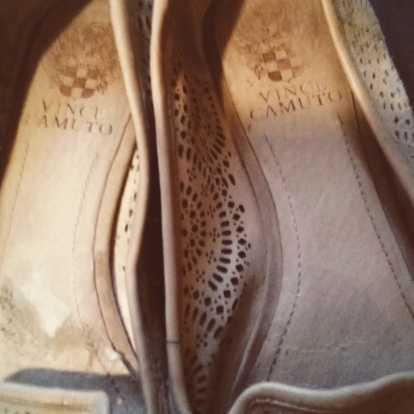 Vince Camuto laser cut design suede flats size 7M/37 (EU) - Picture 2 of 4